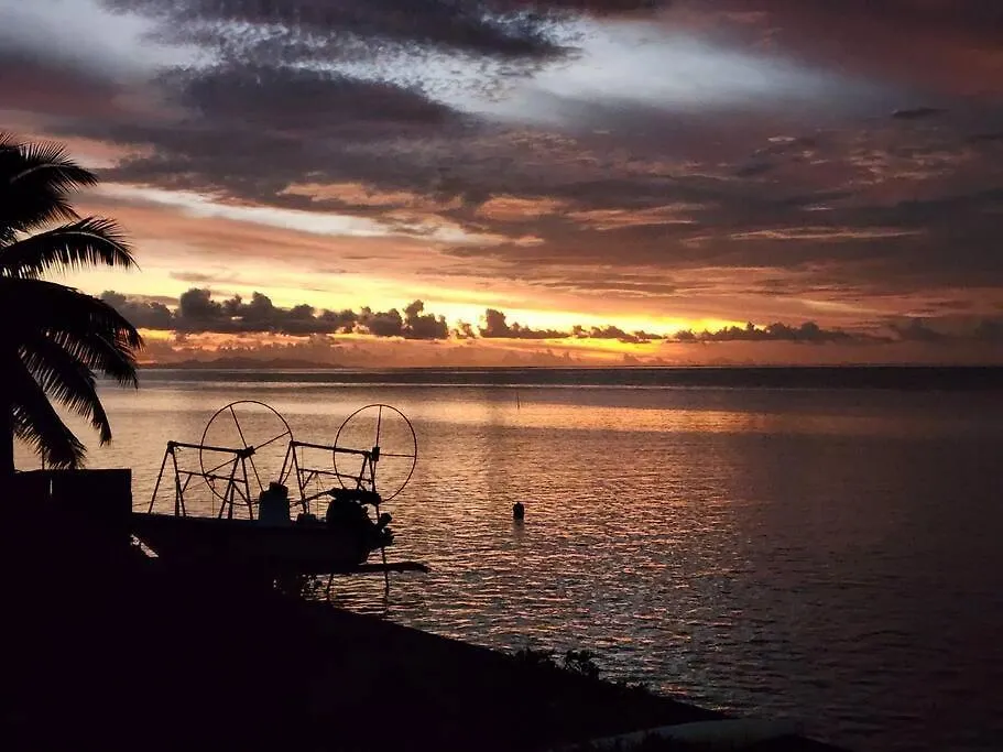 Duplex En Bord De Mer Fare Tahitea Pension Taputapuapea 0*,
